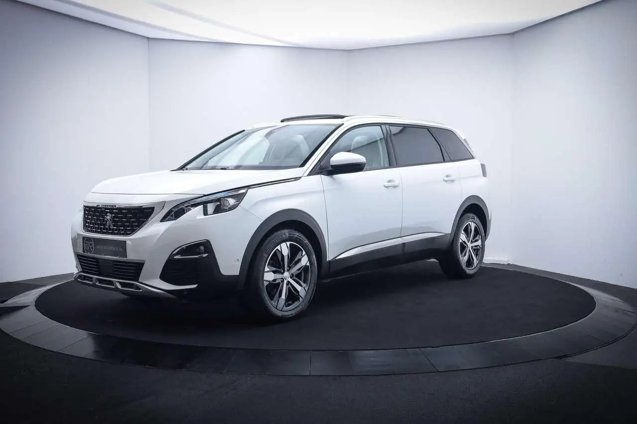 Photo 1 : Peugeot 5008 2017 Essence