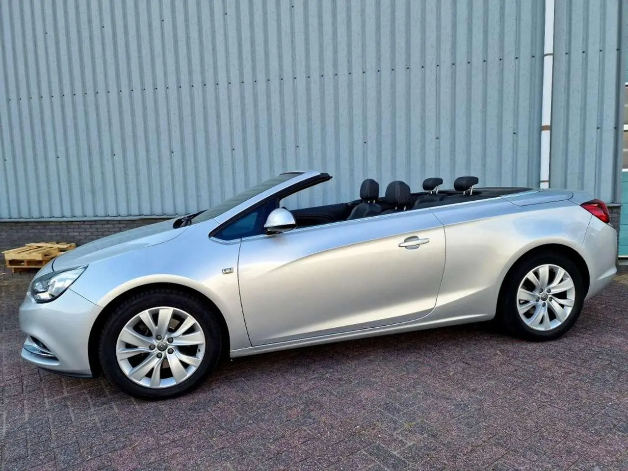 Photo 1 : Opel Cascada 2015 Petrol