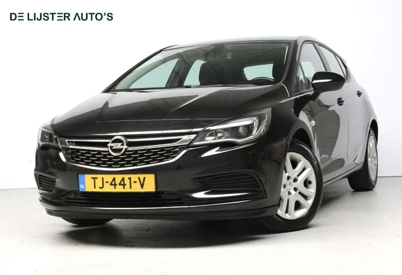 Photo 1 : Opel Astra 2018 Essence