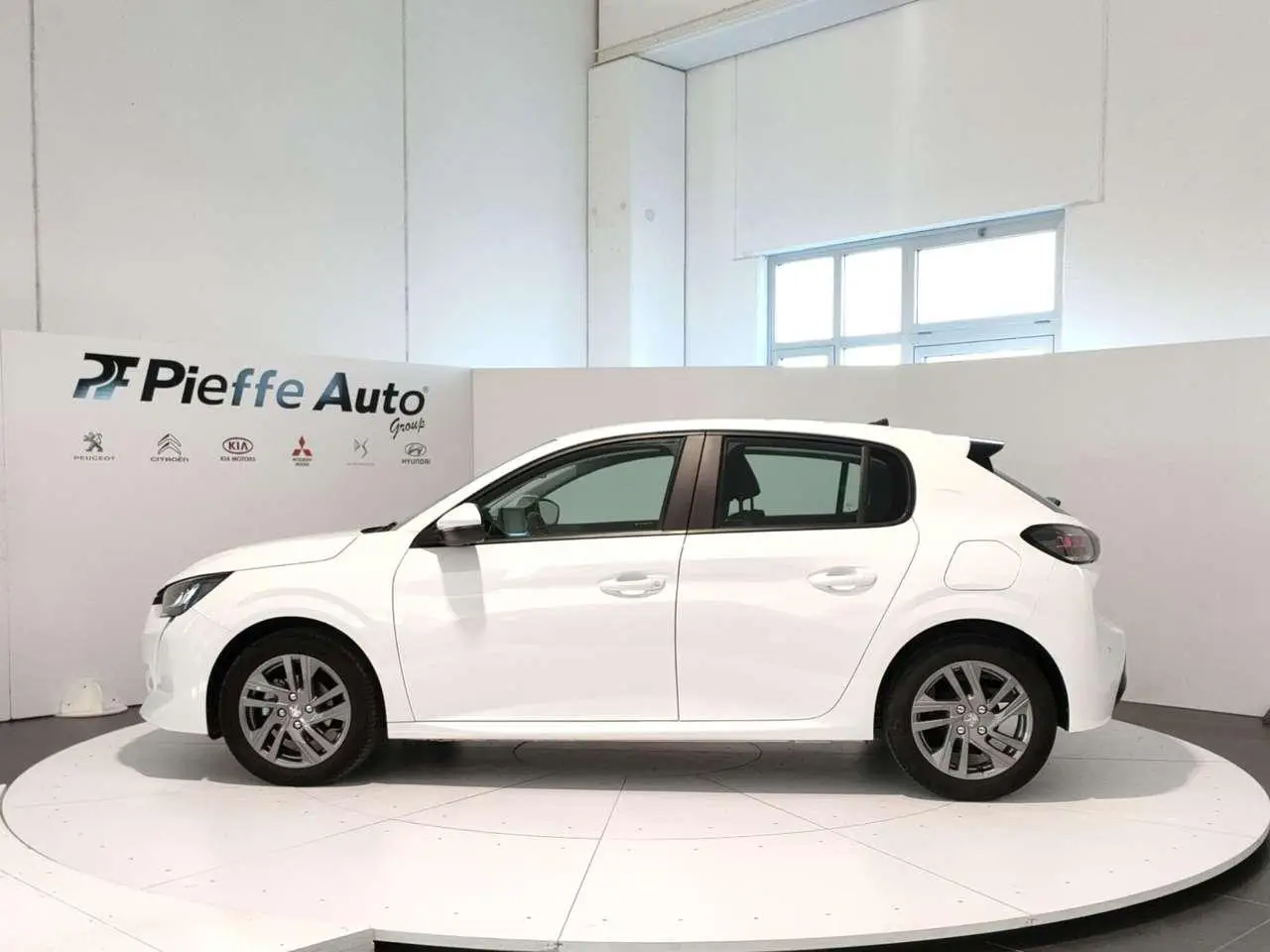 Photo 1 : Peugeot 208 2021 Essence