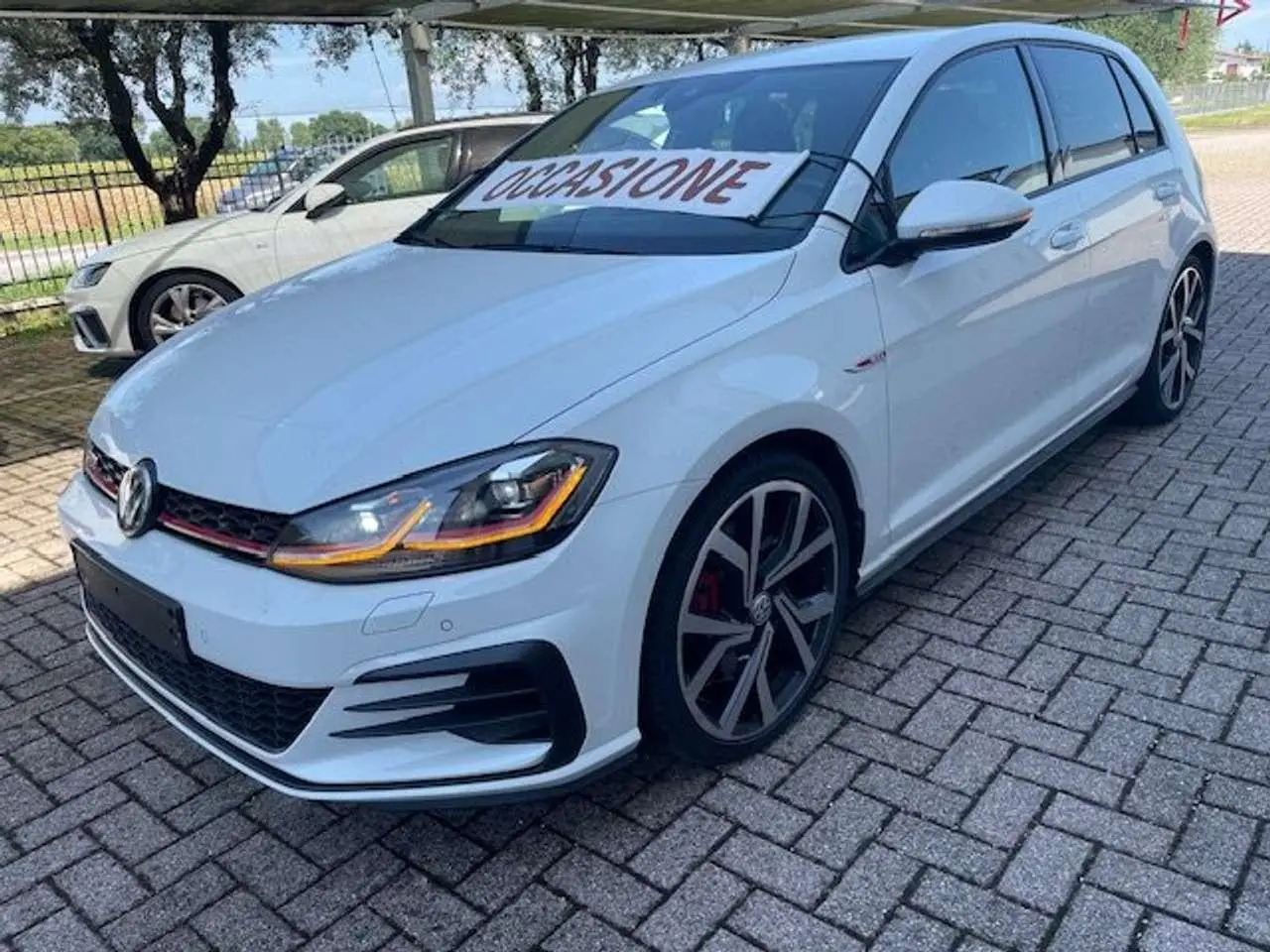 Photo 1 : Volkswagen Golf 2019 Petrol