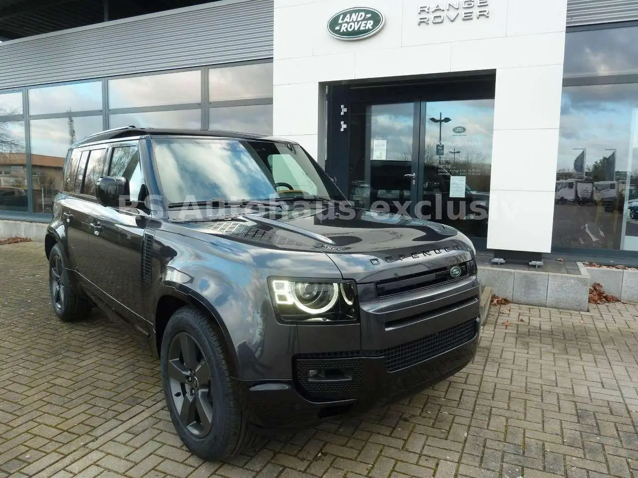 Photo 1 : Land Rover Defender 2024 Hybrid