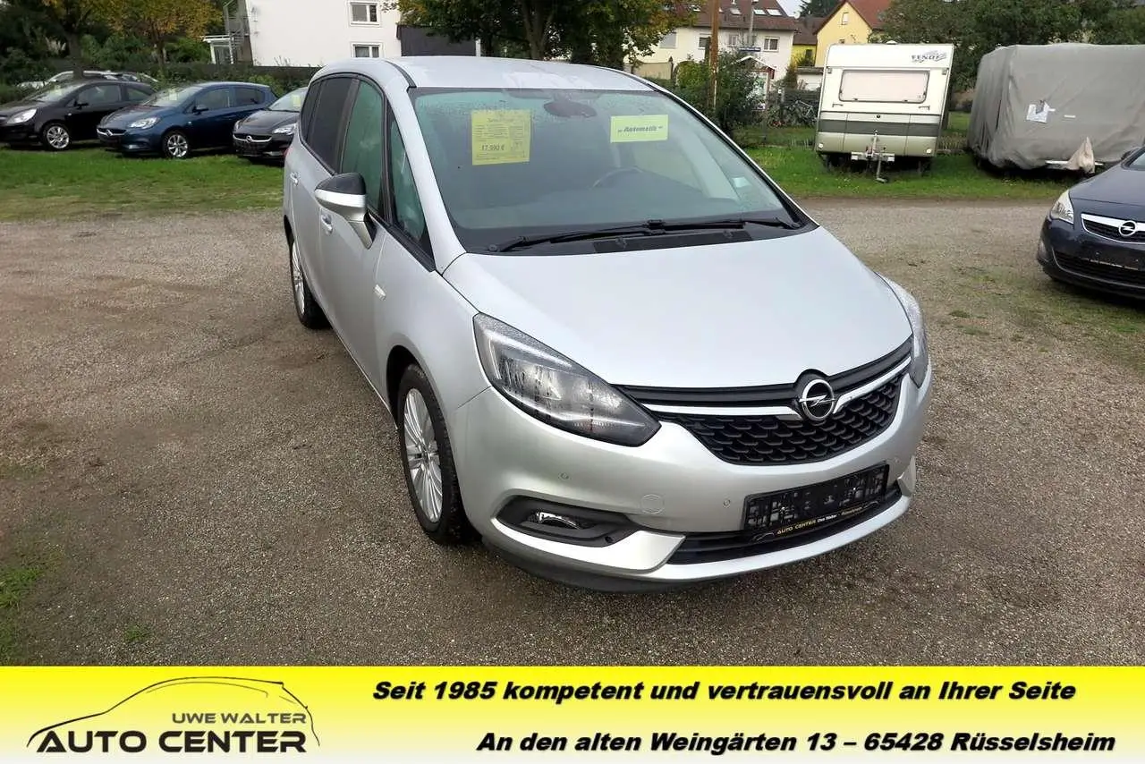 Photo 1 : Opel Zafira 2018 Petrol