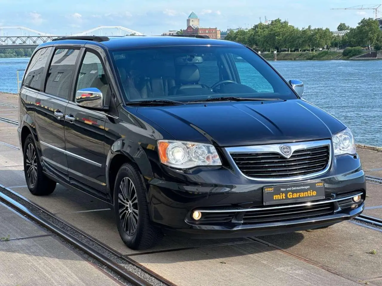 Photo 1 : Lancia Voyager 2015 Diesel