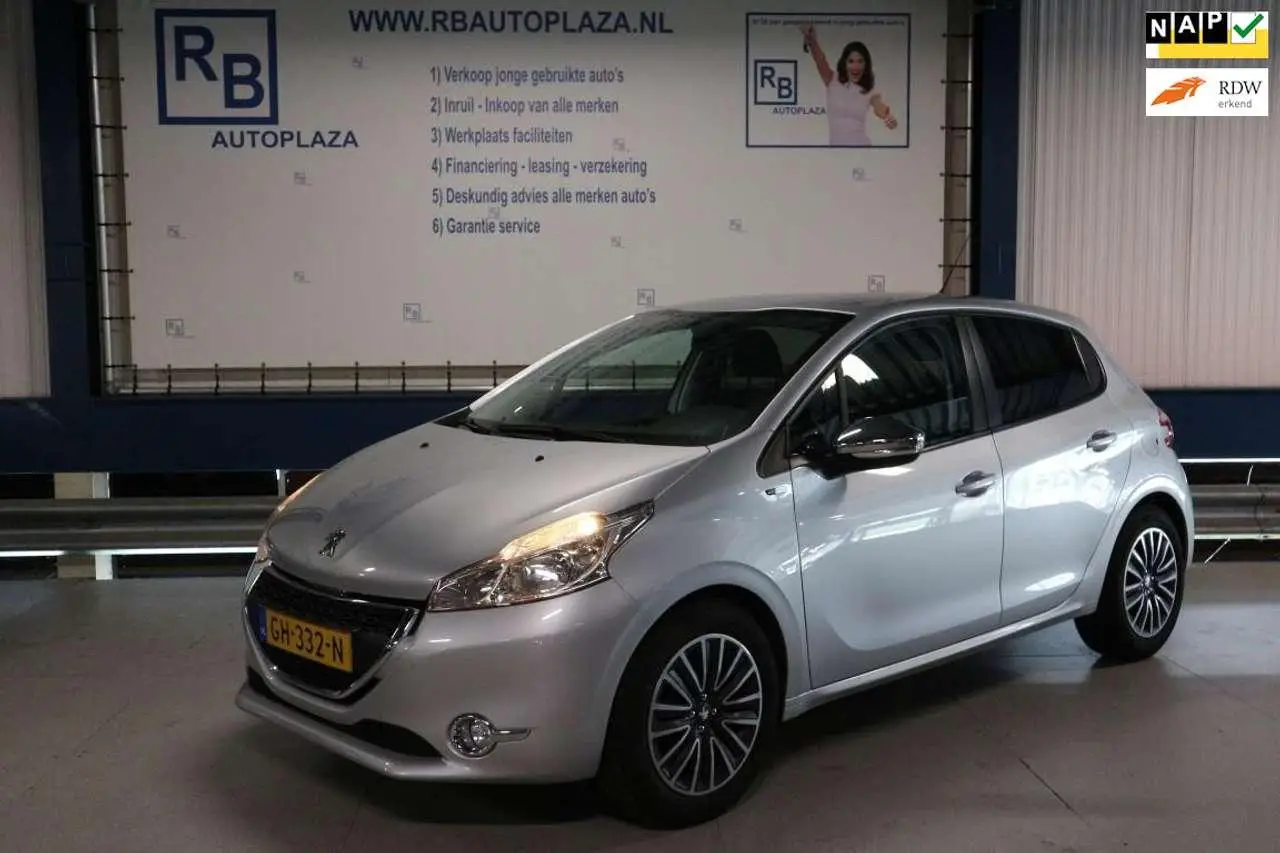 Photo 1 : Peugeot 208 2015 Essence