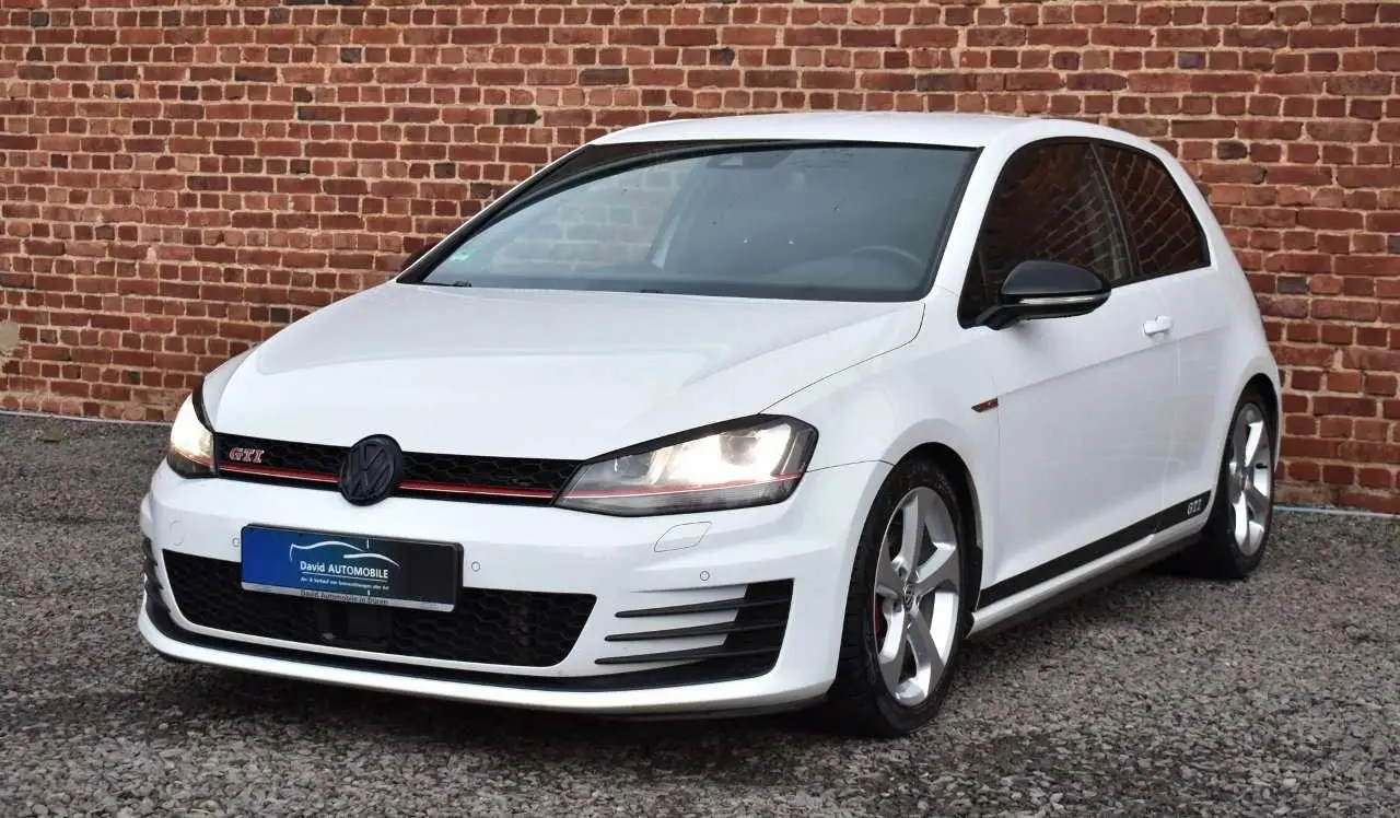 Photo 1 : Volkswagen Golf 2015 Petrol