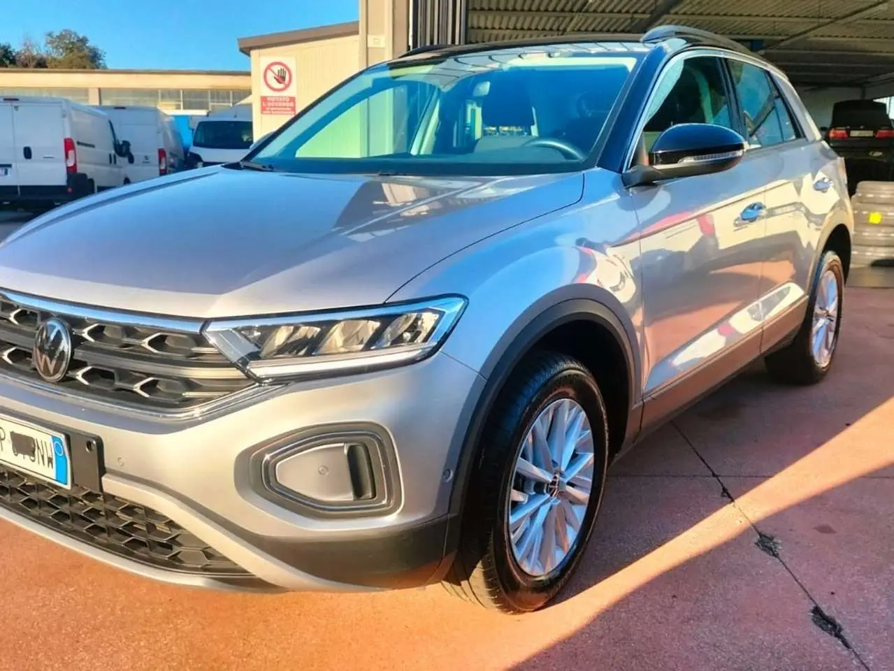 Photo 1 : Volkswagen T-roc 2023 Petrol