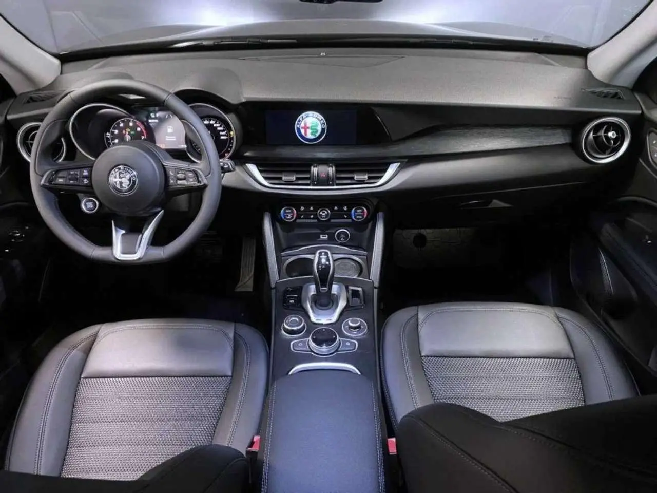 Photo 1 : Alfa Romeo Stelvio 2021 Petrol