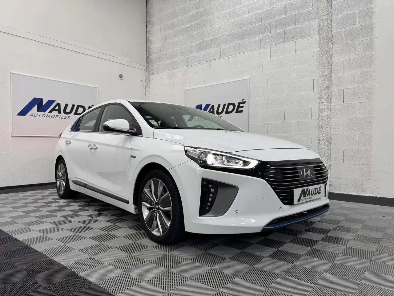 Photo 1 : Hyundai Ioniq 2017 Hybrid