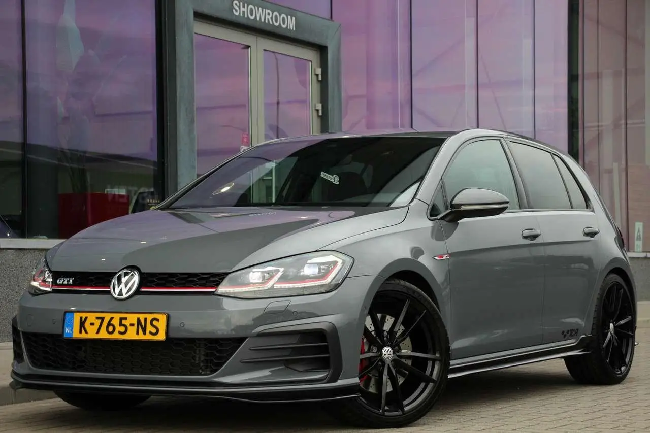 Photo 1 : Volkswagen Golf 2020 Petrol