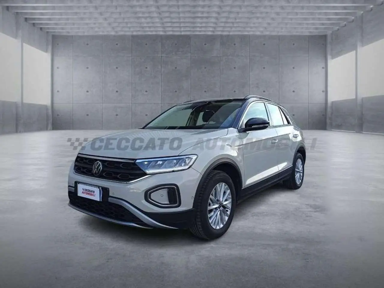 Photo 1 : Volkswagen T-roc 2022 Essence