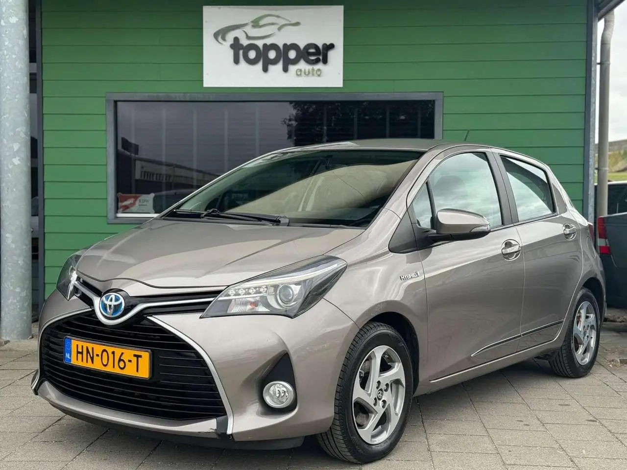 Photo 1 : Toyota Yaris 2015 Hybrid