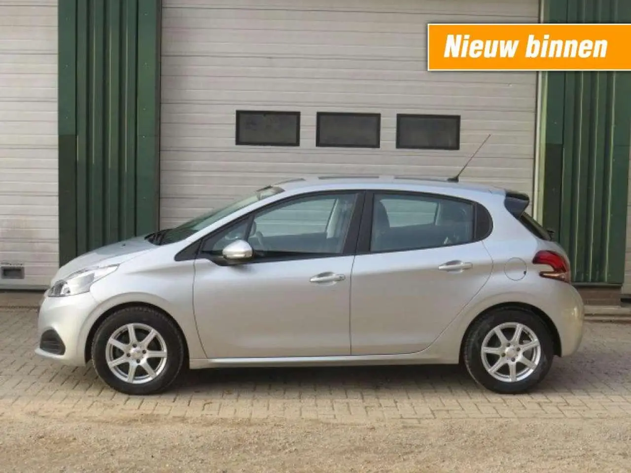 Photo 1 : Peugeot 208 2017 Petrol