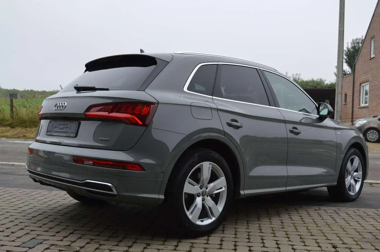 Photo 1 : Audi Q5 2020 Hybride