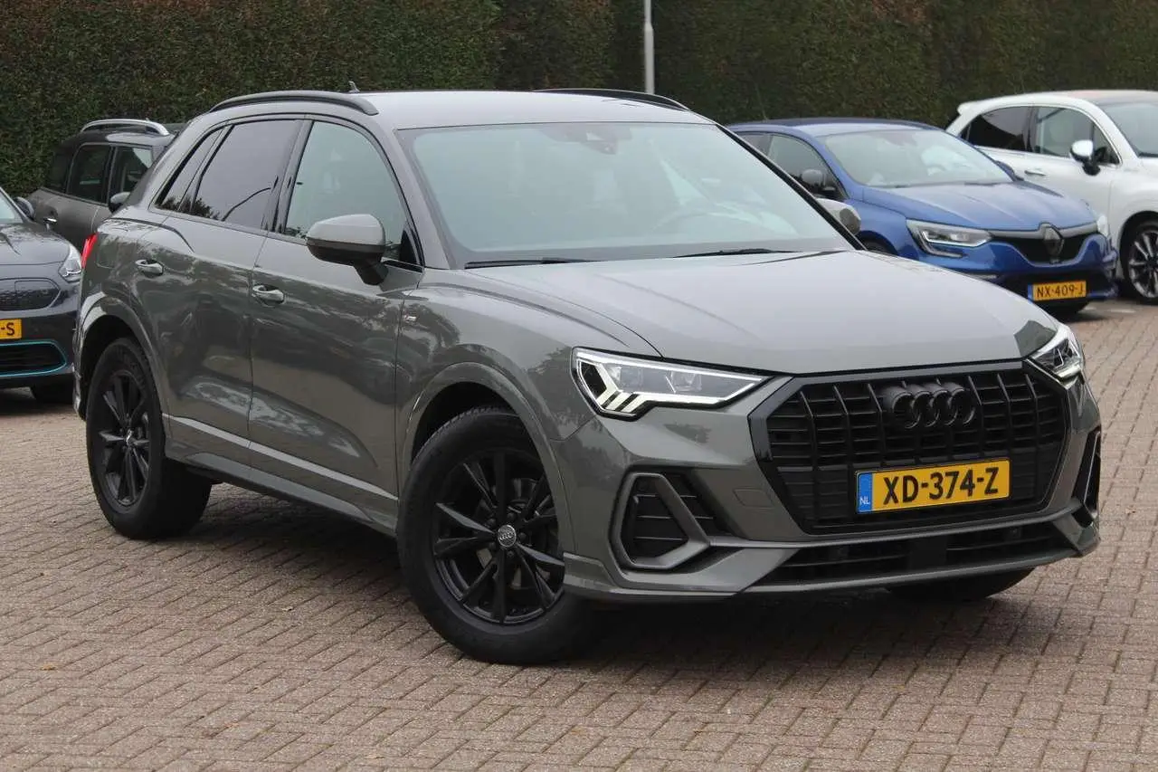 Photo 1 : Audi Q3 2019 Petrol