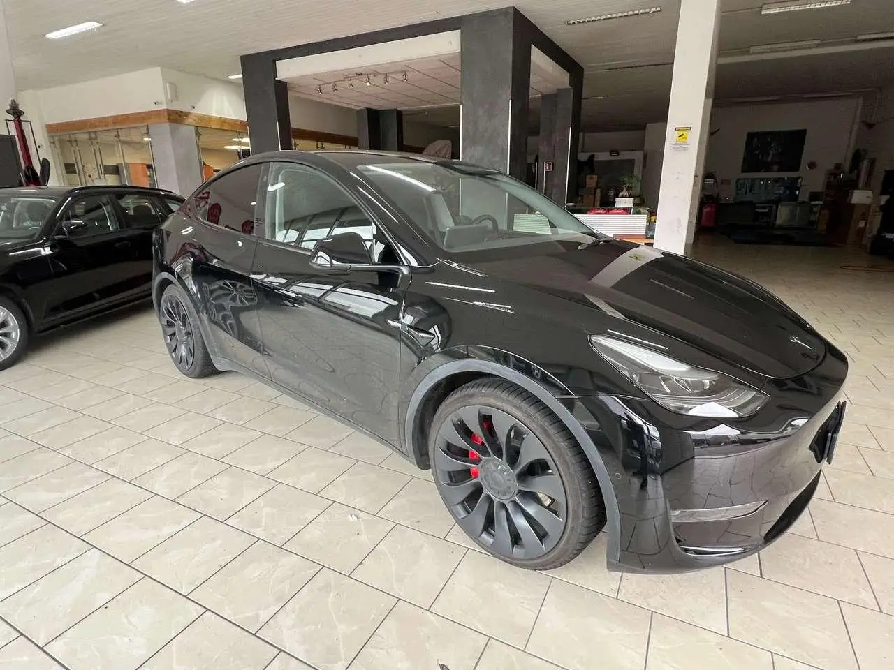 Photo 1 : Tesla Model Y 2022 Électrique