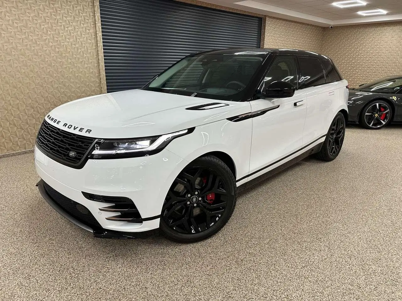 Photo 1 : Land Rover Range Rover Velar 2024 Petrol