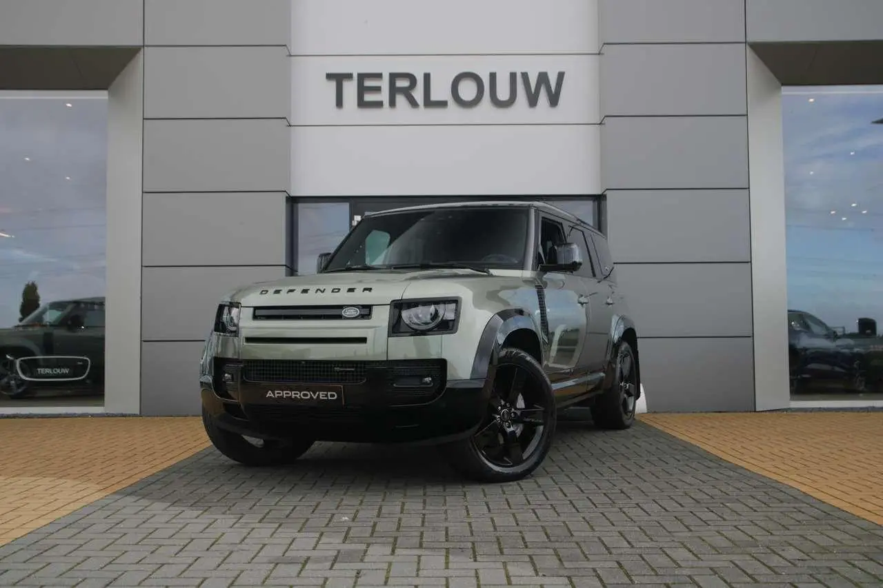 Photo 1 : Land Rover Defender 2023 Hybrid