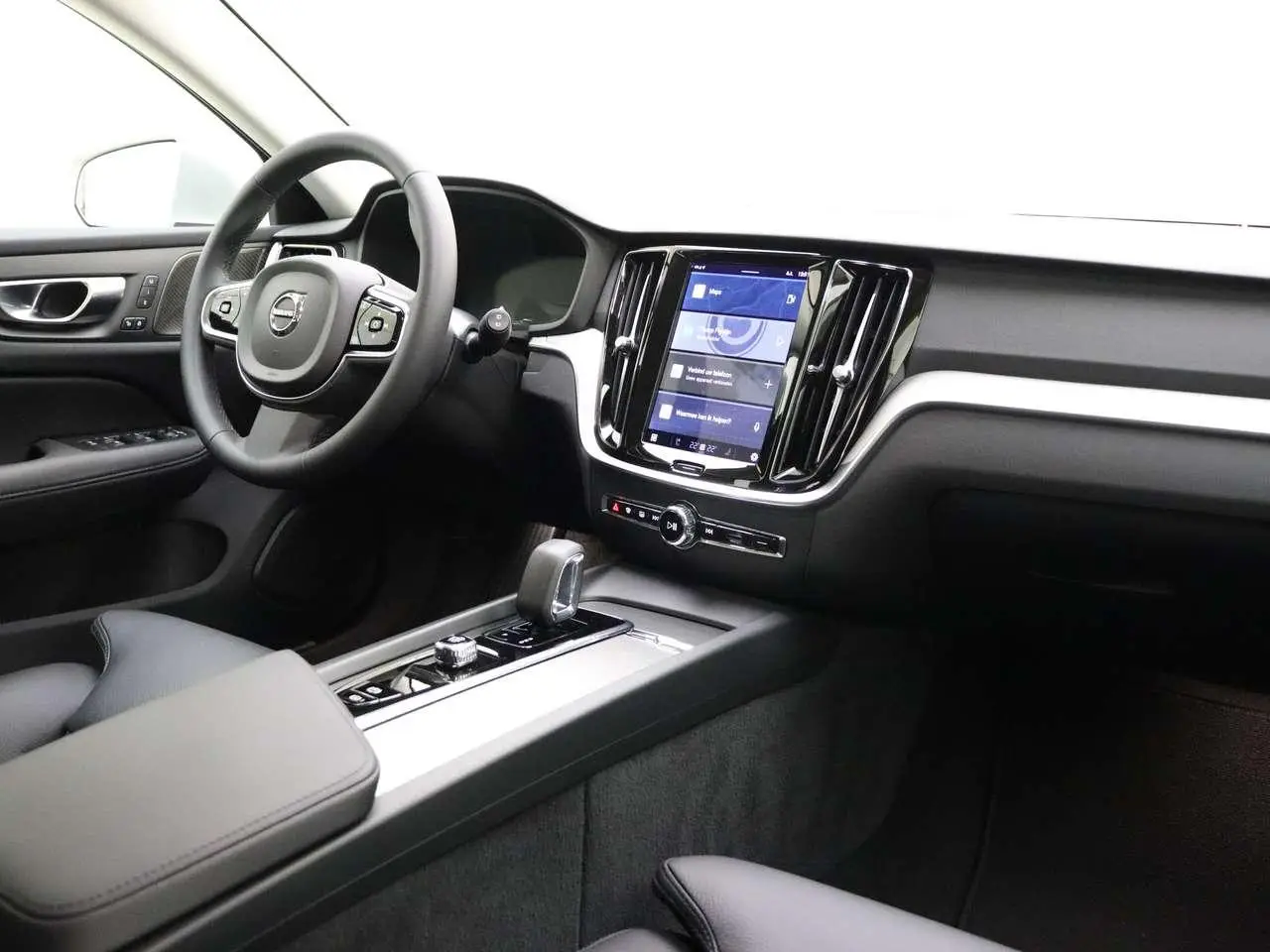 Photo 1 : Volvo V60 2023 Petrol