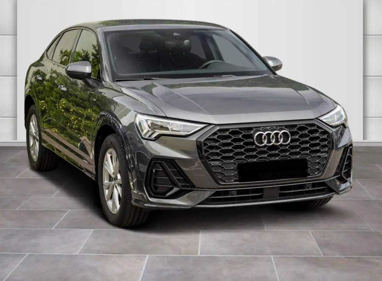 Photo 1 : Audi Q3 2021 Hybride