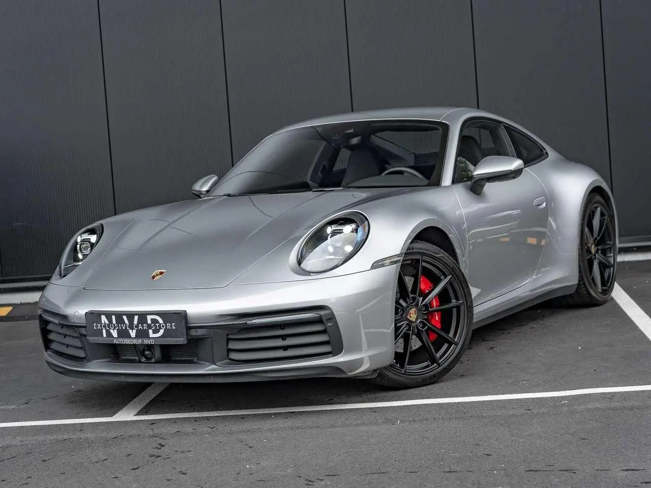 Photo 1 : Porsche 992 2019 Petrol