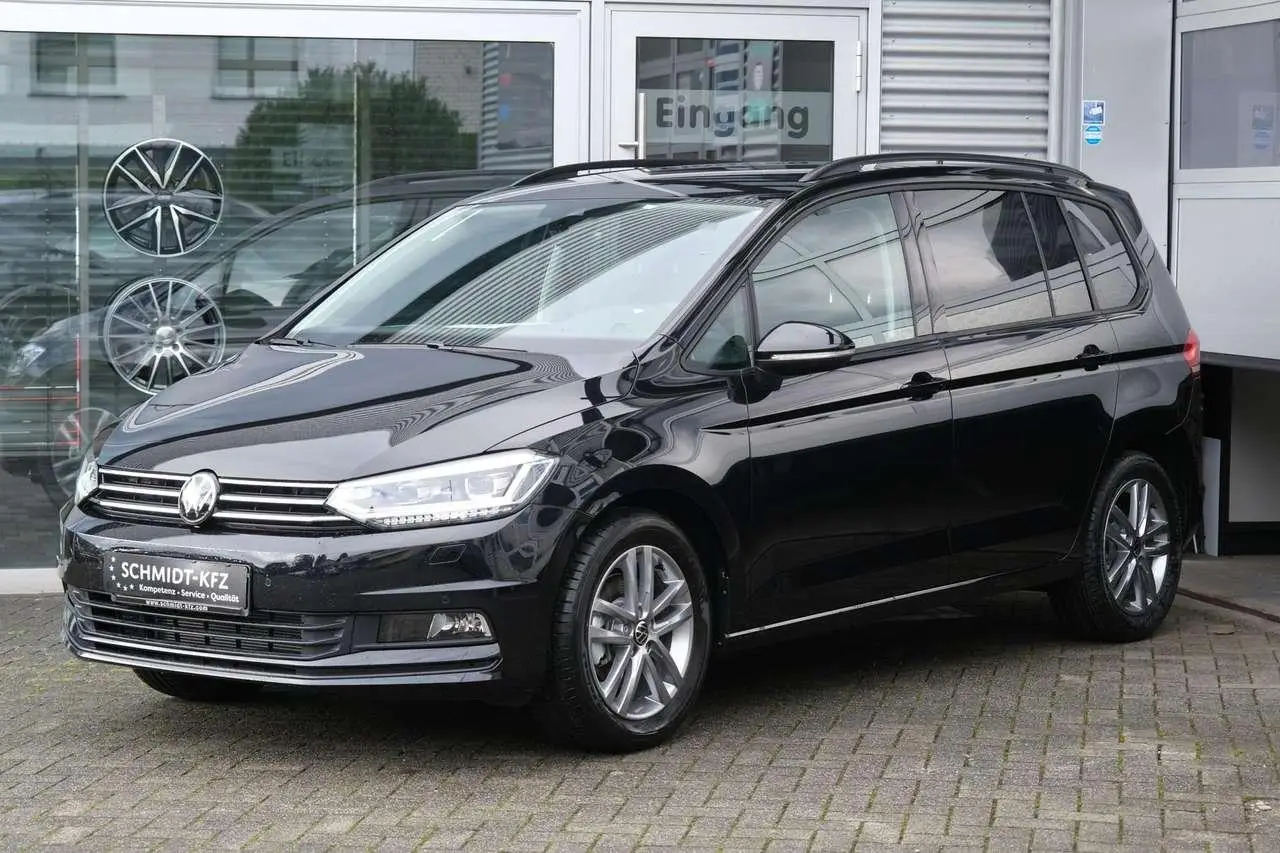 Photo 1 : Volkswagen Touran 2024 Essence