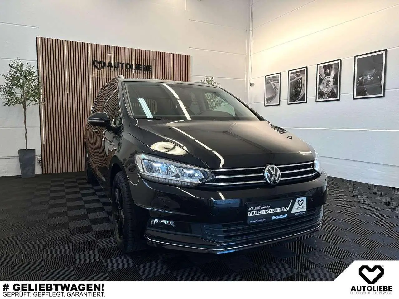 Photo 1 : Volkswagen Touran 2018 Petrol