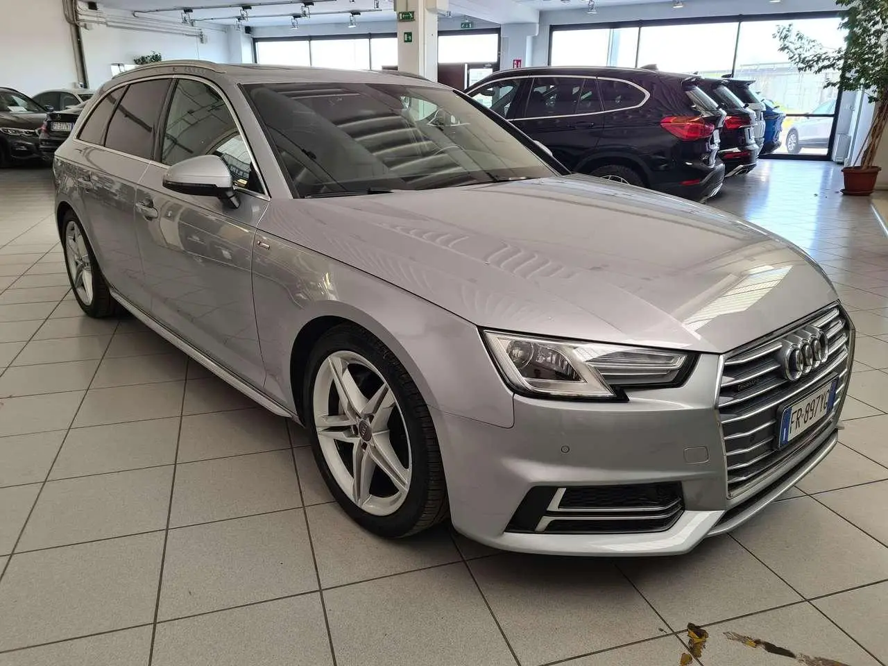 Photo 1 : Audi A4 2018 Diesel