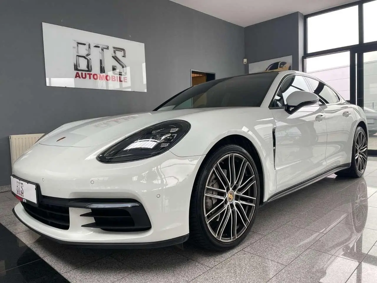 Photo 1 : Porsche Panamera 2020 Essence