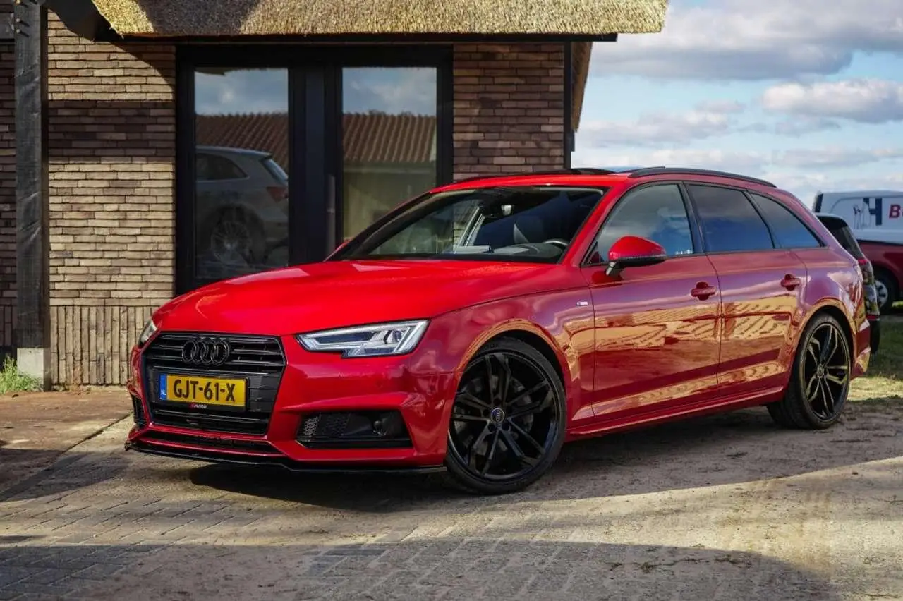 Photo 1 : Audi A4 2017 Petrol