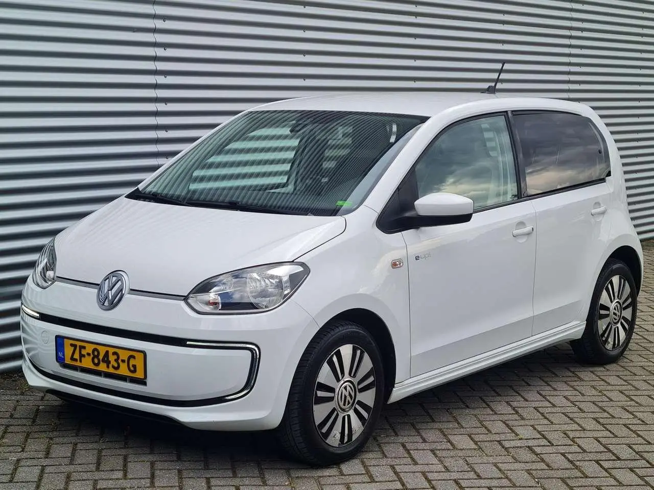 Photo 1 : Volkswagen Up! 2016 Électrique