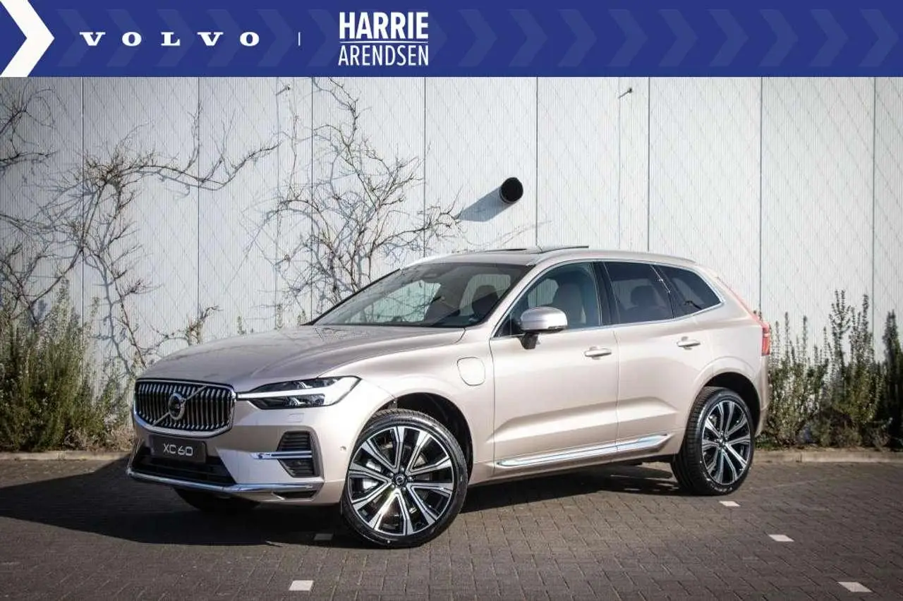 Photo 1 : Volvo Xc60 2024 Petrol