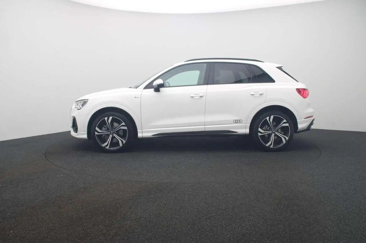 Photo 1 : Audi Q3 2019 Petrol