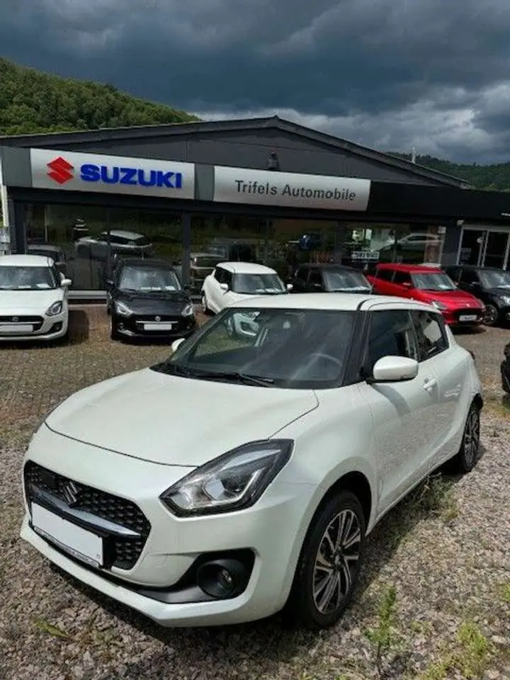 Photo 1 : Suzuki Swift 2024 Essence