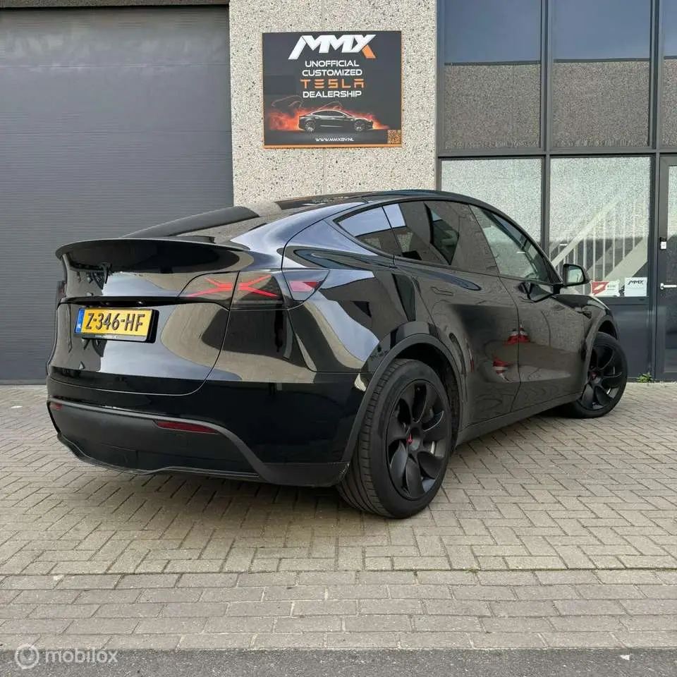 Photo 1 : Tesla Model Y 2023 Électrique