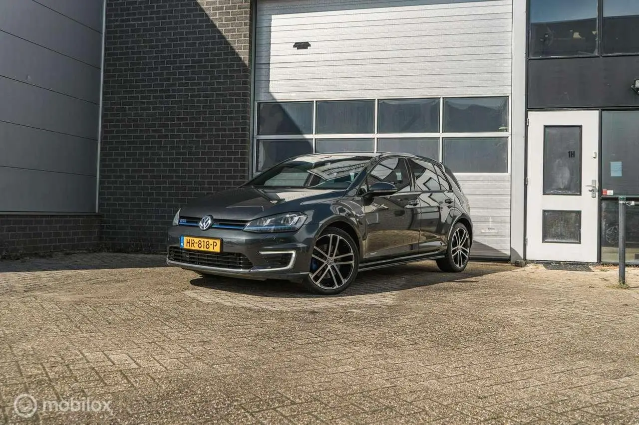 Photo 1 : Volkswagen Golf 2015 Hybride