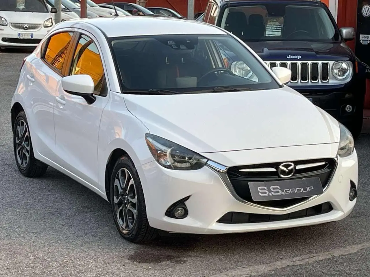 Photo 1 : Mazda 2 2016 Petrol