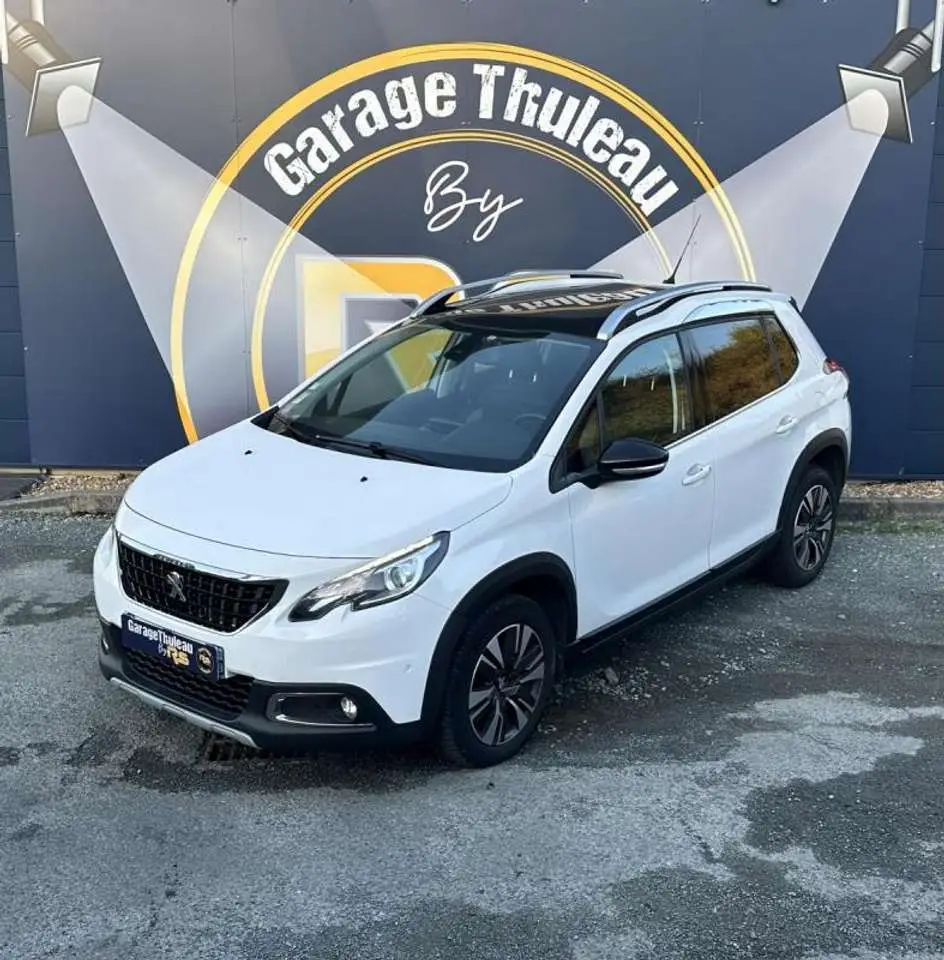 Photo 1 : Peugeot 2008 2017 Petrol