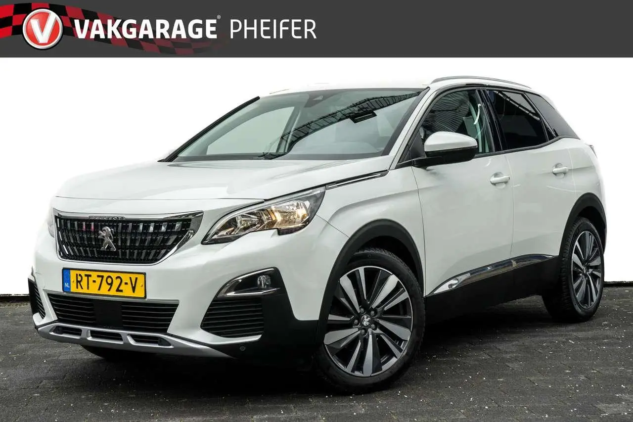 Photo 1 : Peugeot 3008 2018 Essence