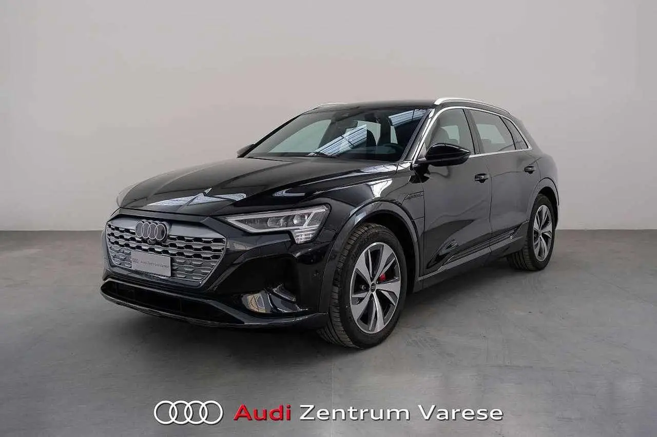 Photo 1 : Audi Q8 2023 Electric