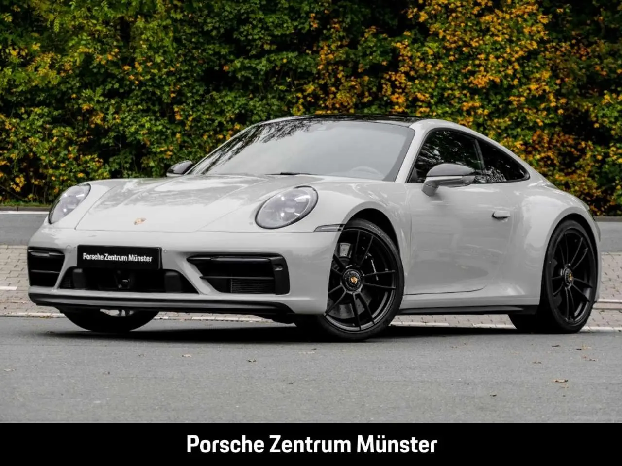 Photo 1 : Porsche 992 2022 Petrol