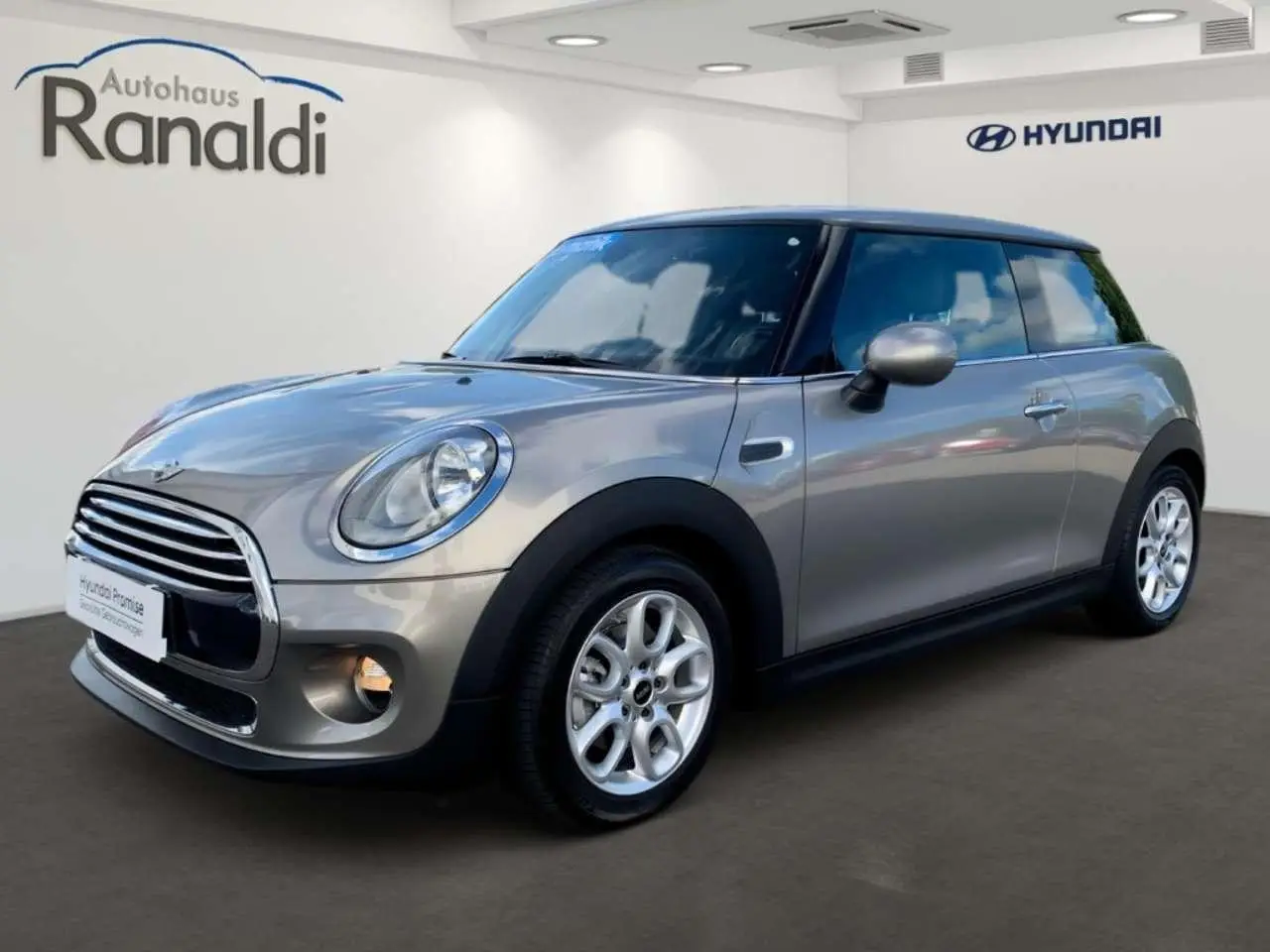 Photo 1 : Mini Cooper 2016 Petrol