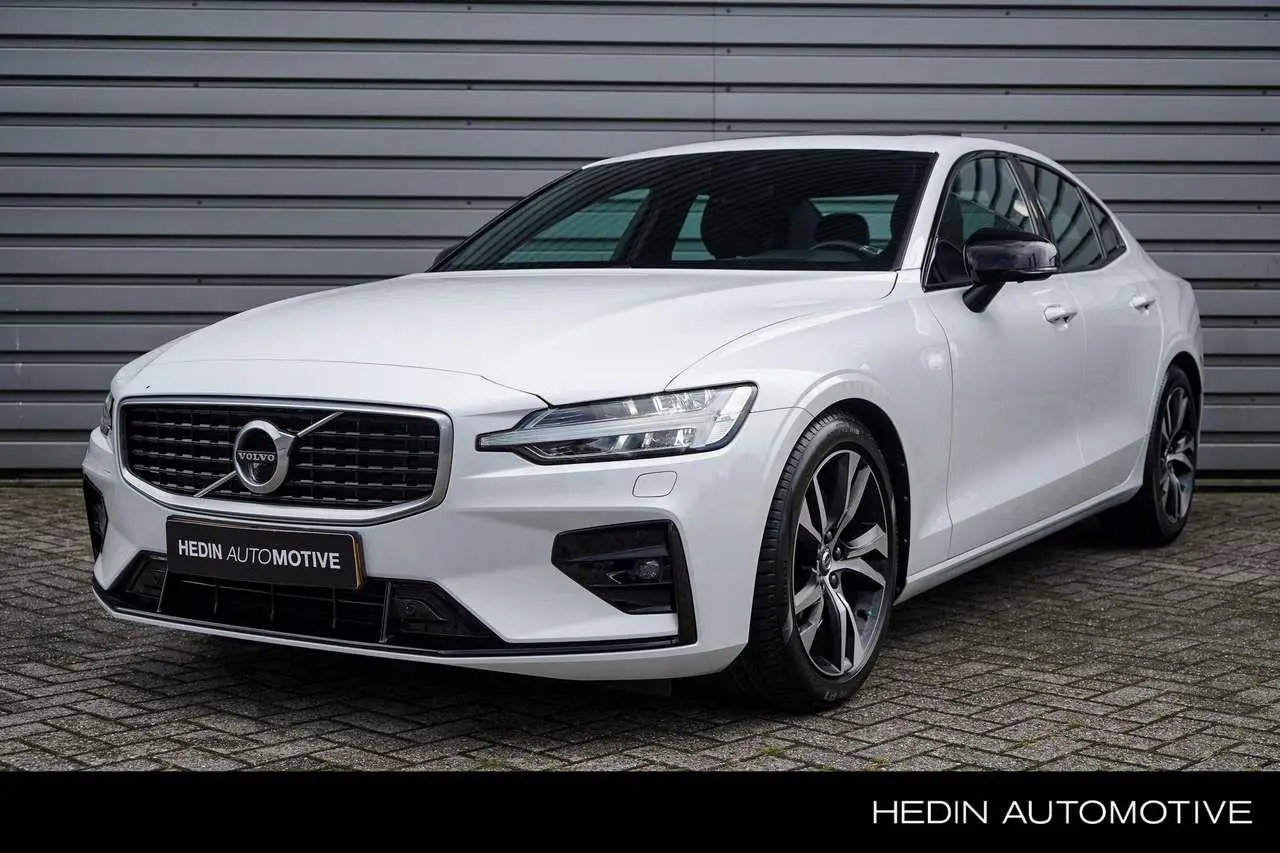 Photo 1 : Volvo S60 2019 Essence