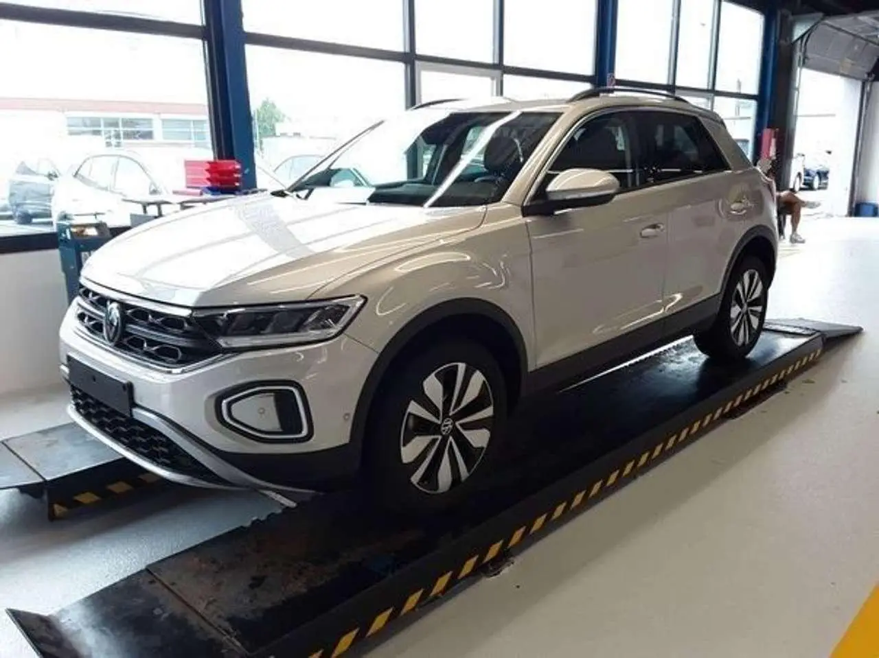 Photo 1 : Volkswagen T-roc 2023 Essence