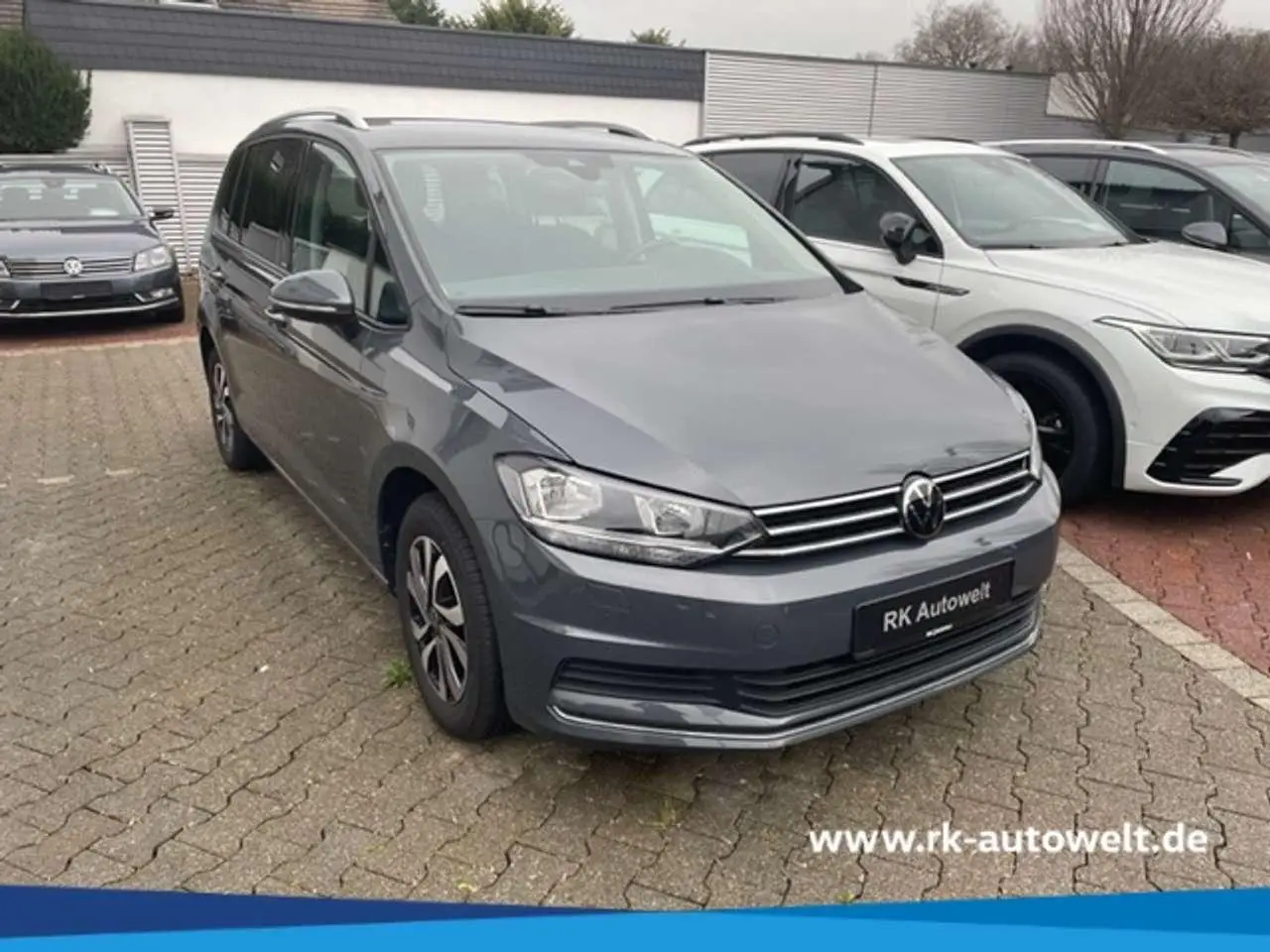 Photo 1 : Volkswagen Touran 2023 Essence