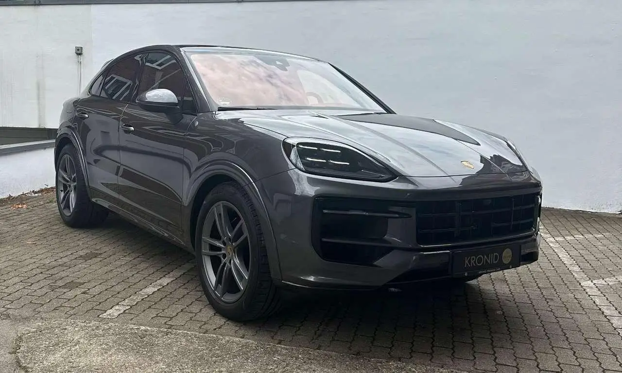 Photo 1 : Porsche Cayenne 2023 Essence