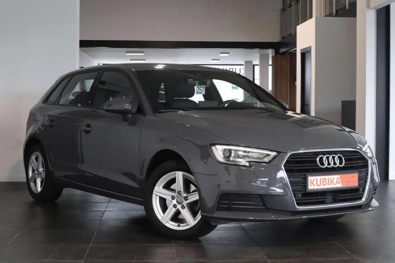 Photo 1 : Audi A3 2019 Petrol