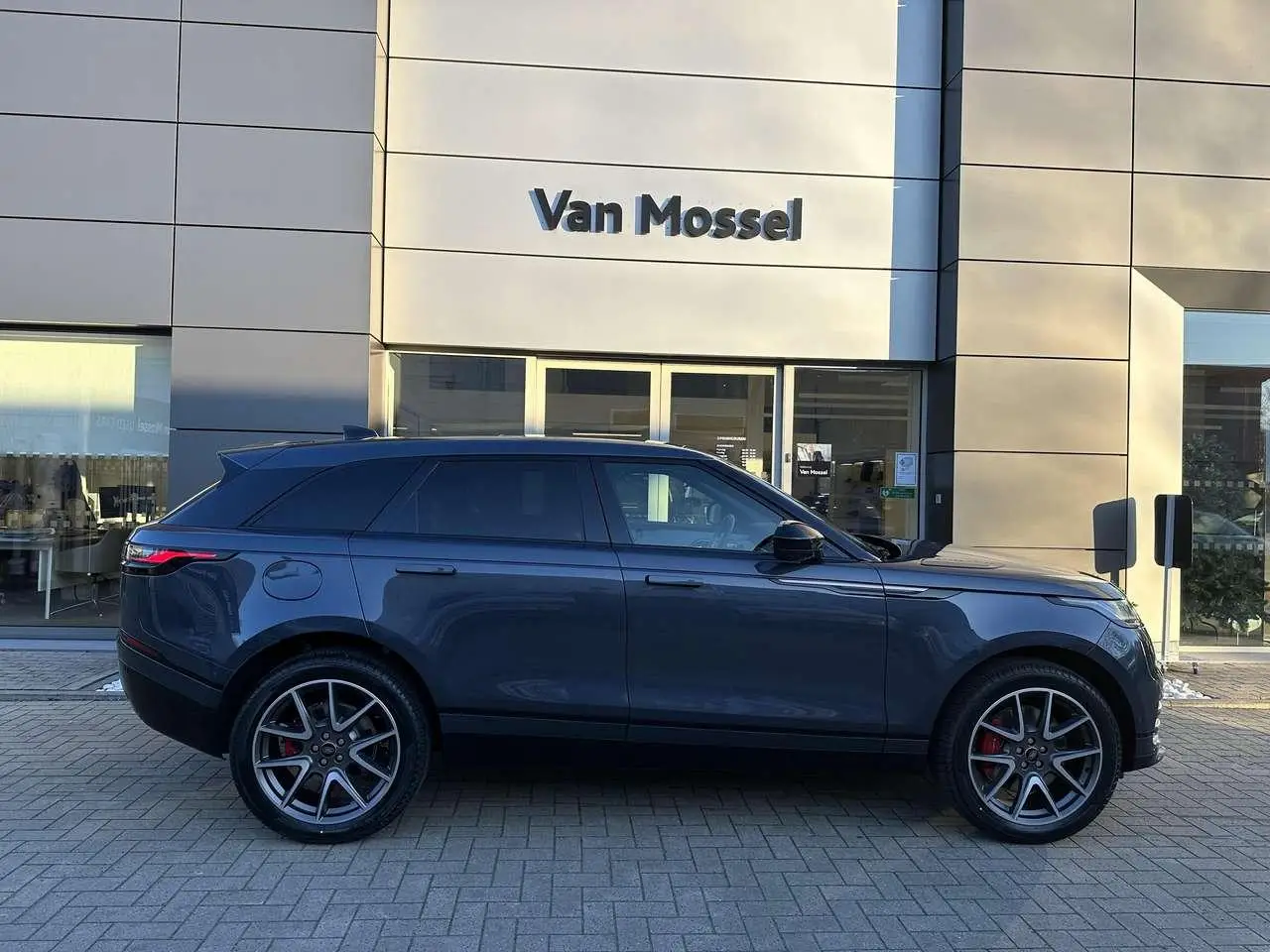 Photo 1 : Land Rover Range Rover Velar 2024 Hybrid