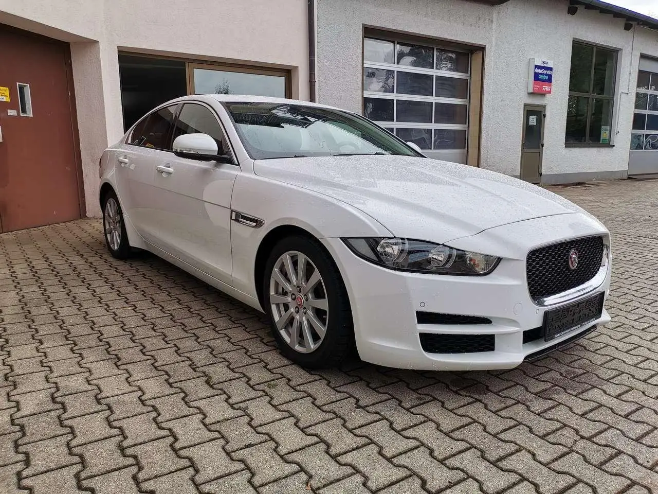 Photo 1 : Jaguar Xe 2015 Diesel