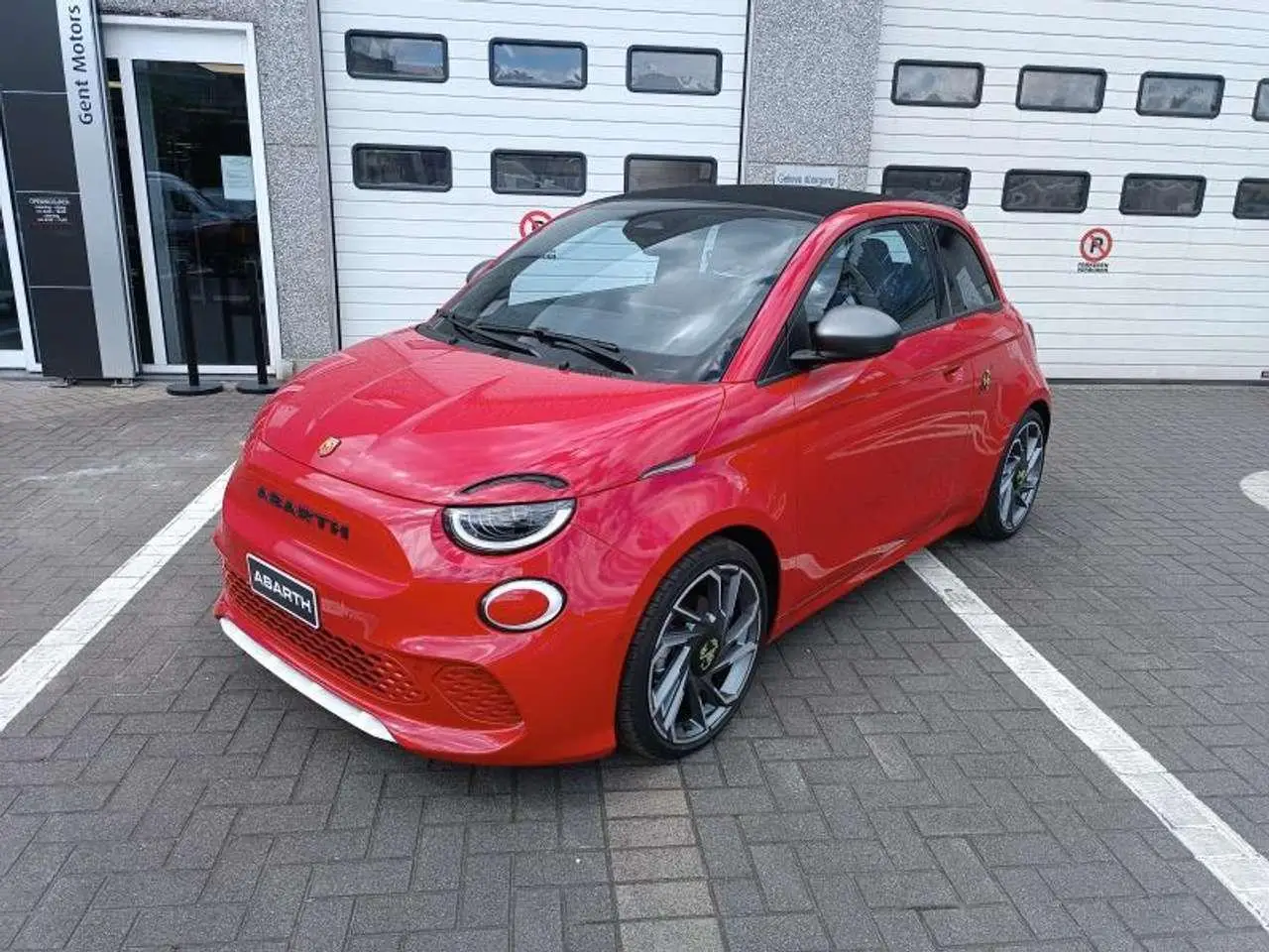 Photo 1 : Abarth 500 2023 Électrique